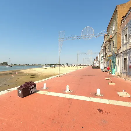 Almada, Seixal Beach House *